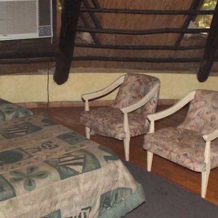 Mosi-Ua-Tunya Lodge วิกตอเรียฟอลส์ ภายนอก รูปภาพ