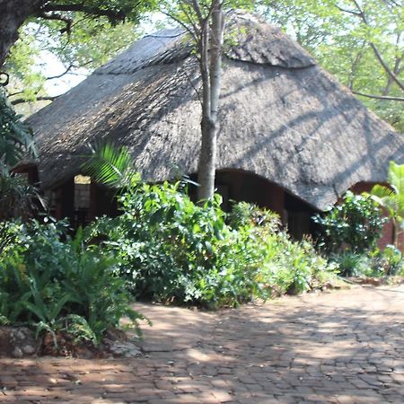 Mosi-Ua-Tunya Lodge วิกตอเรียฟอลส์ ภายนอก รูปภาพ