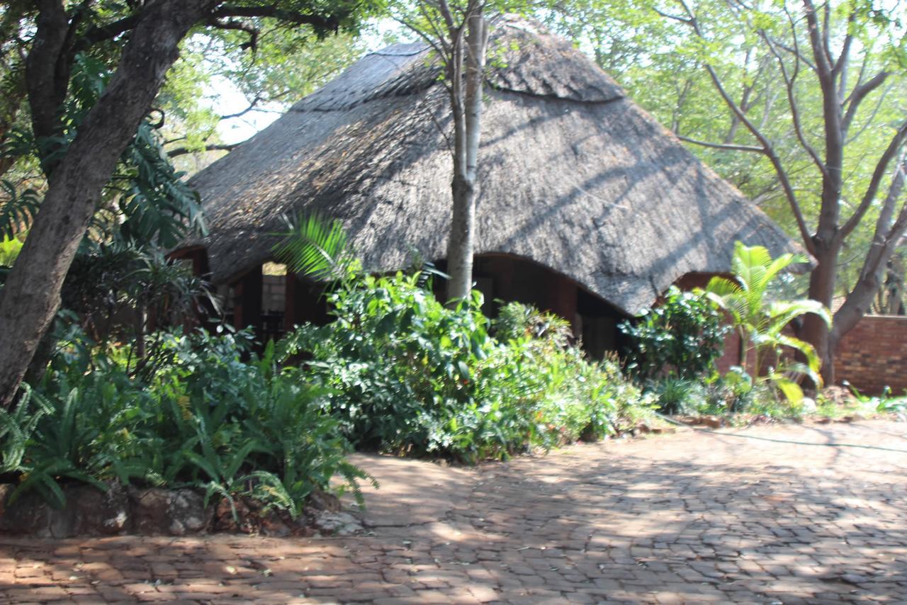 Mosi-Ua-Tunya Lodge วิกตอเรียฟอลส์ ภายนอก รูปภาพ