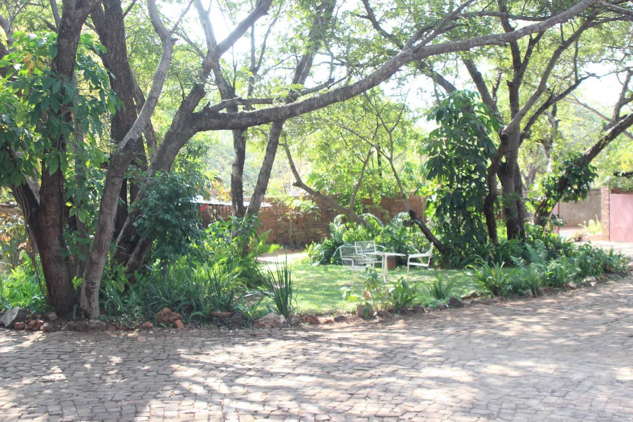 Mosi-Ua-Tunya Lodge วิกตอเรียฟอลส์ ภายนอก รูปภาพ