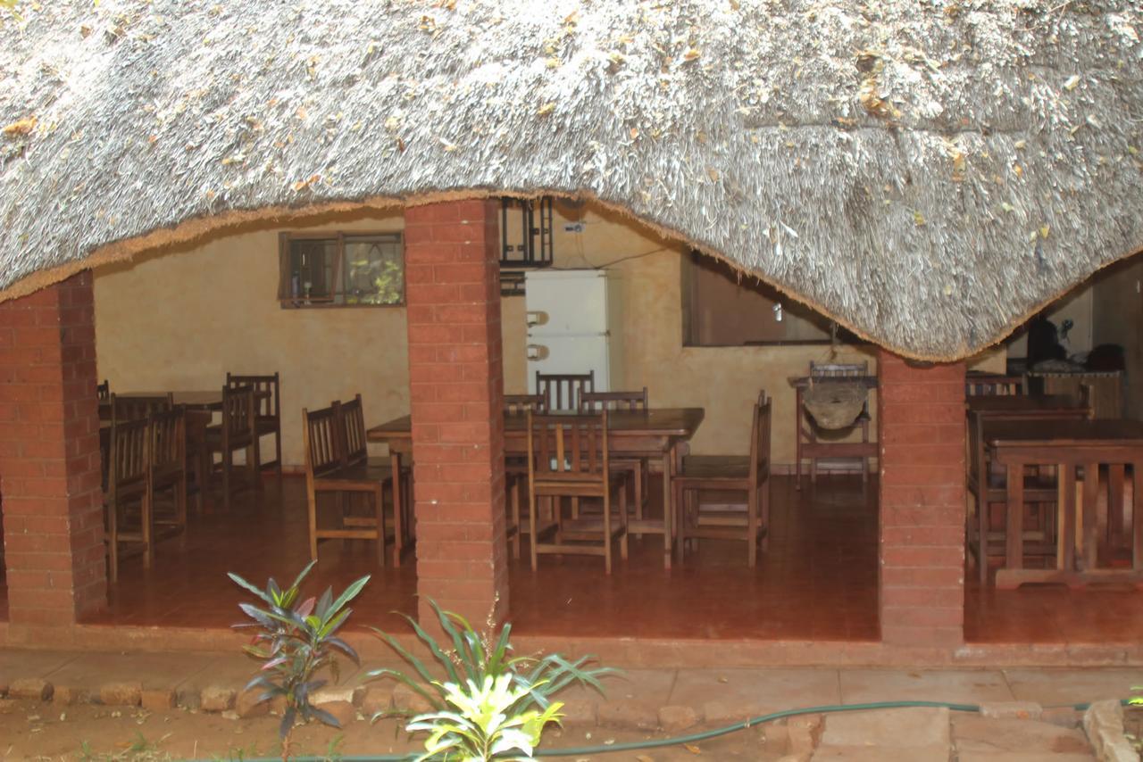 Mosi-Ua-Tunya Lodge วิกตอเรียฟอลส์ ภายนอก รูปภาพ