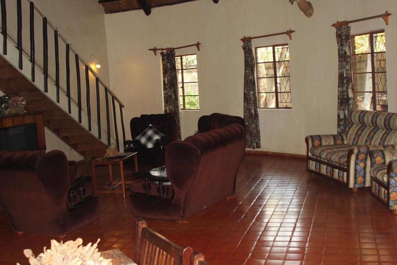 Mosi-Ua-Tunya Lodge วิกตอเรียฟอลส์ ภายนอก รูปภาพ